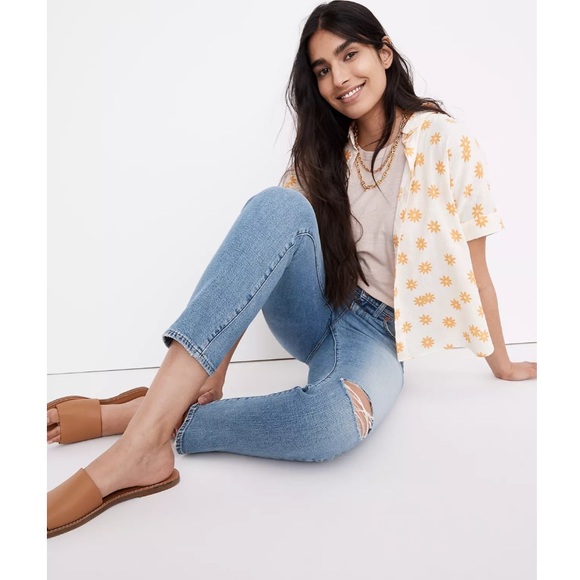 Madewell The Petite High-Rise Slim Boyjean in Summit Wash: Summerweight Edition - Picture 3 of 8